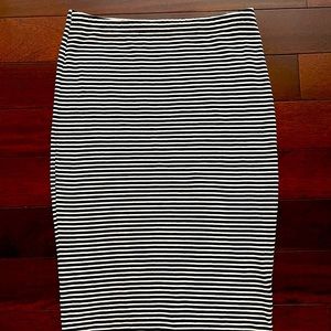 Black & white horizontal pin striped bodycon skirt